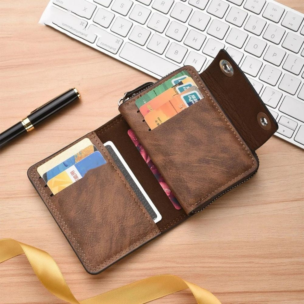 Bahagian dalam dompet banyak slot kad